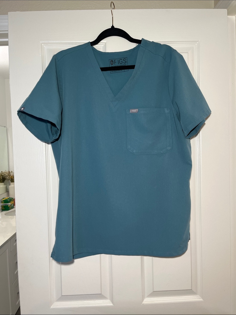 FIGS Women's Catarina One-Pocket Scrub Top